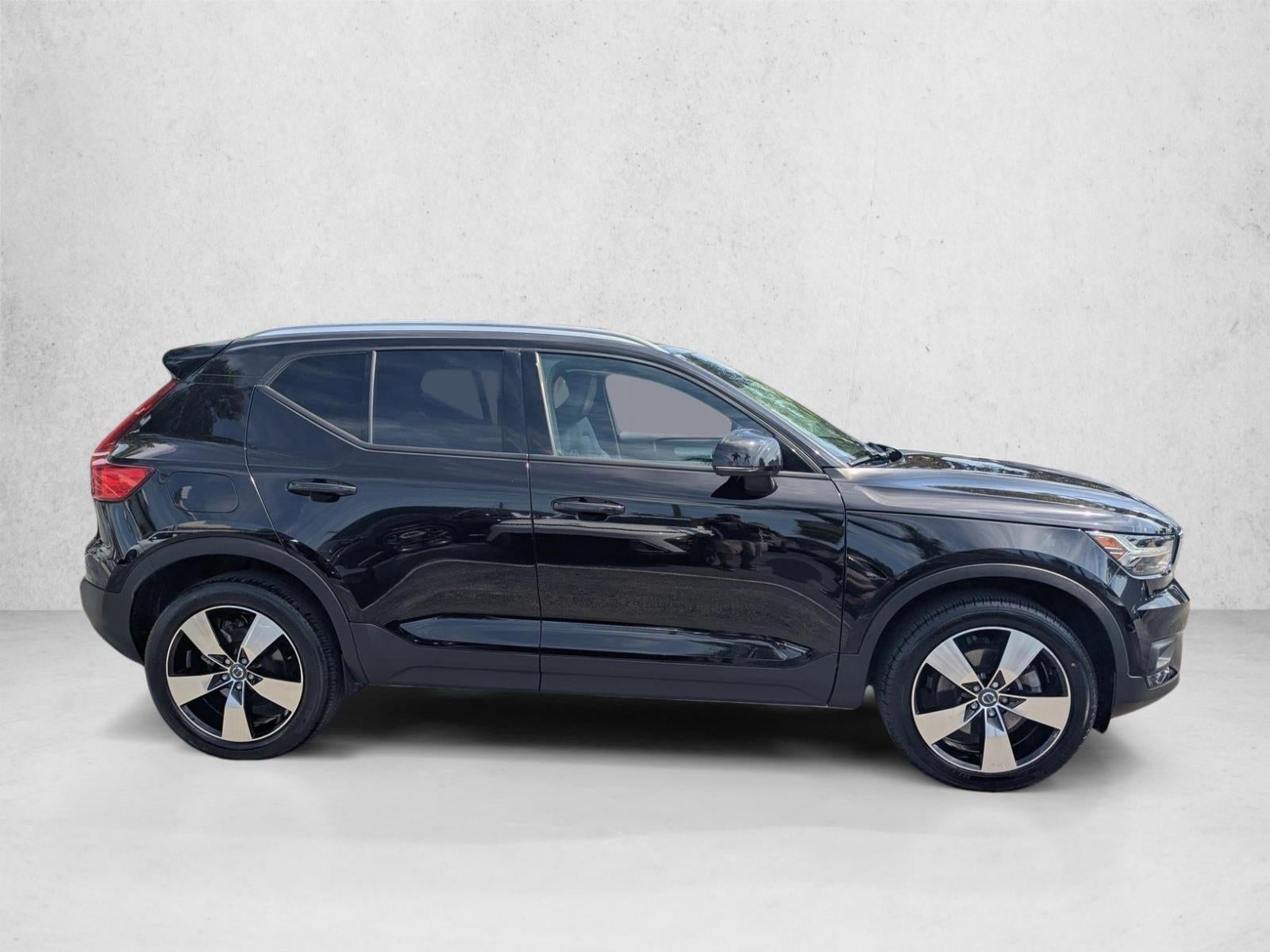 2021 Volvo XC40 T4 FWD Momentum