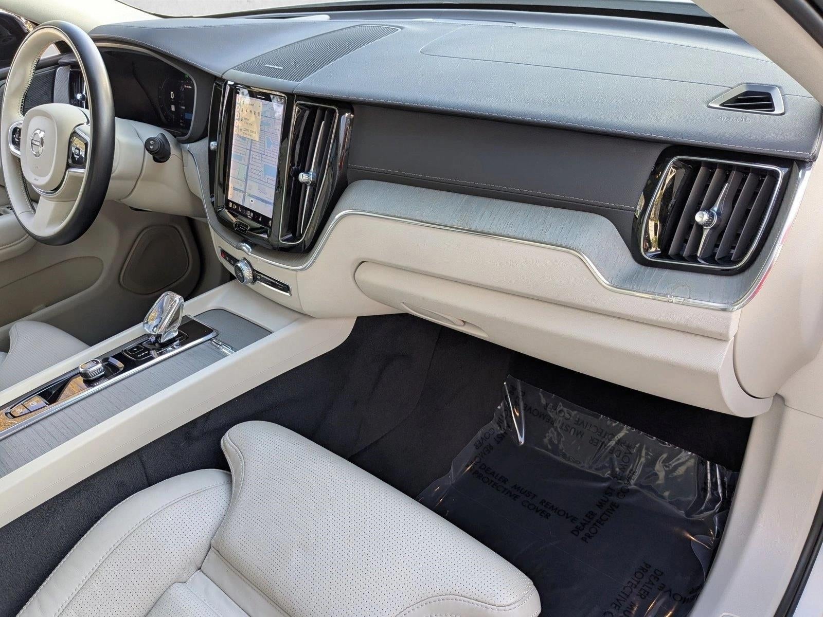 2023 Volvo XC60 Recharge Plug-In Hybrid T8 eAWD PHEV Ultimate Dark Theme