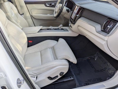 2023 Volvo XC60 Recharge Plug-In Hybrid T8 eAWD PHEV Ultimate Dark Theme