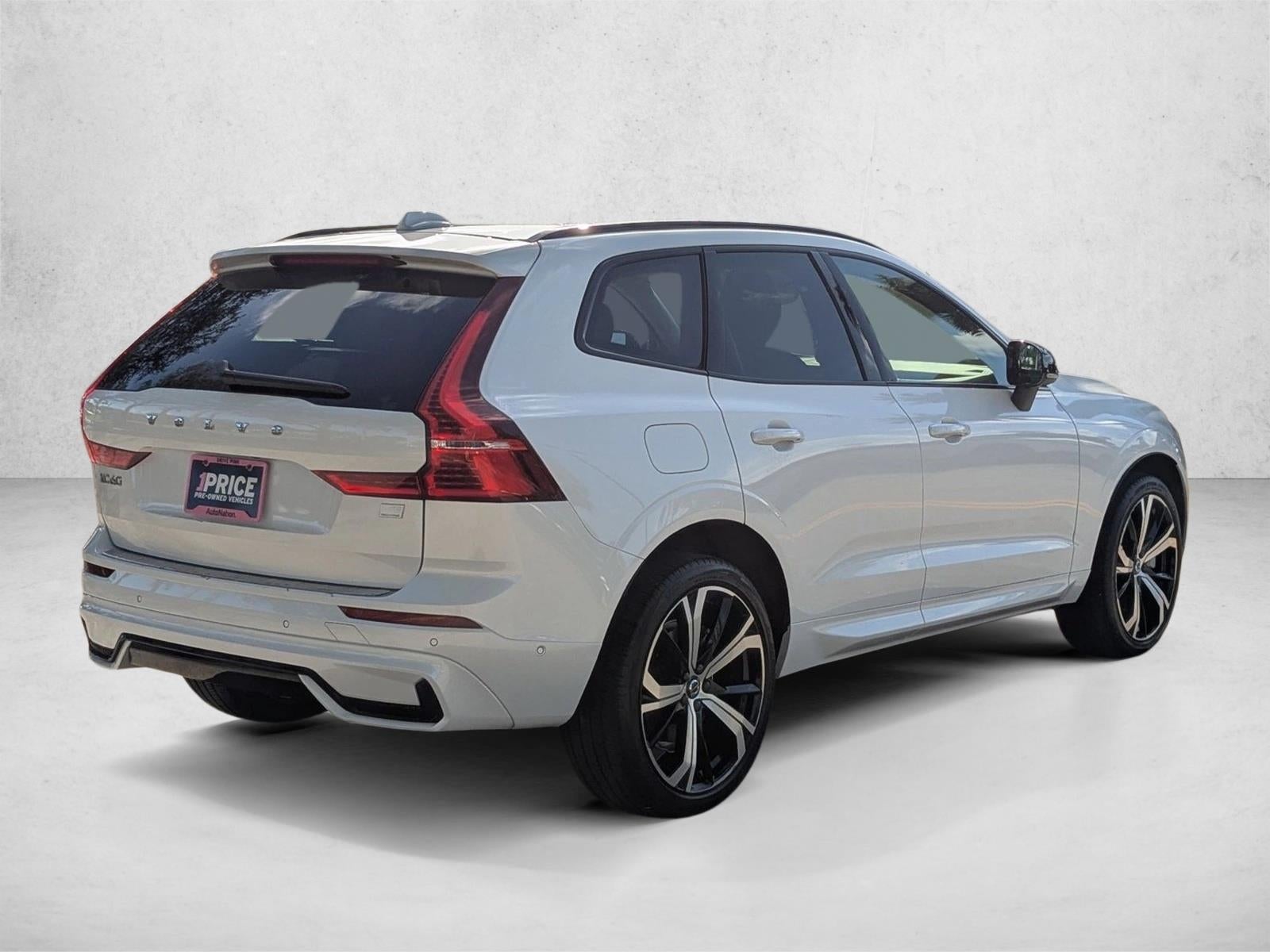 2023 Volvo XC60 Recharge Plug-In Hybrid T8 eAWD PHEV Ultimate Dark Theme