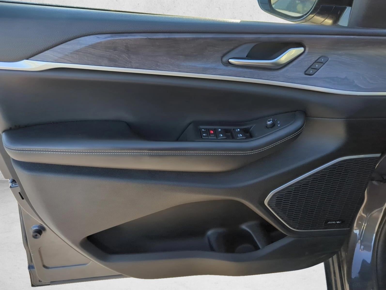 2023 Jeep Grand Cherokee L Limited 4x2