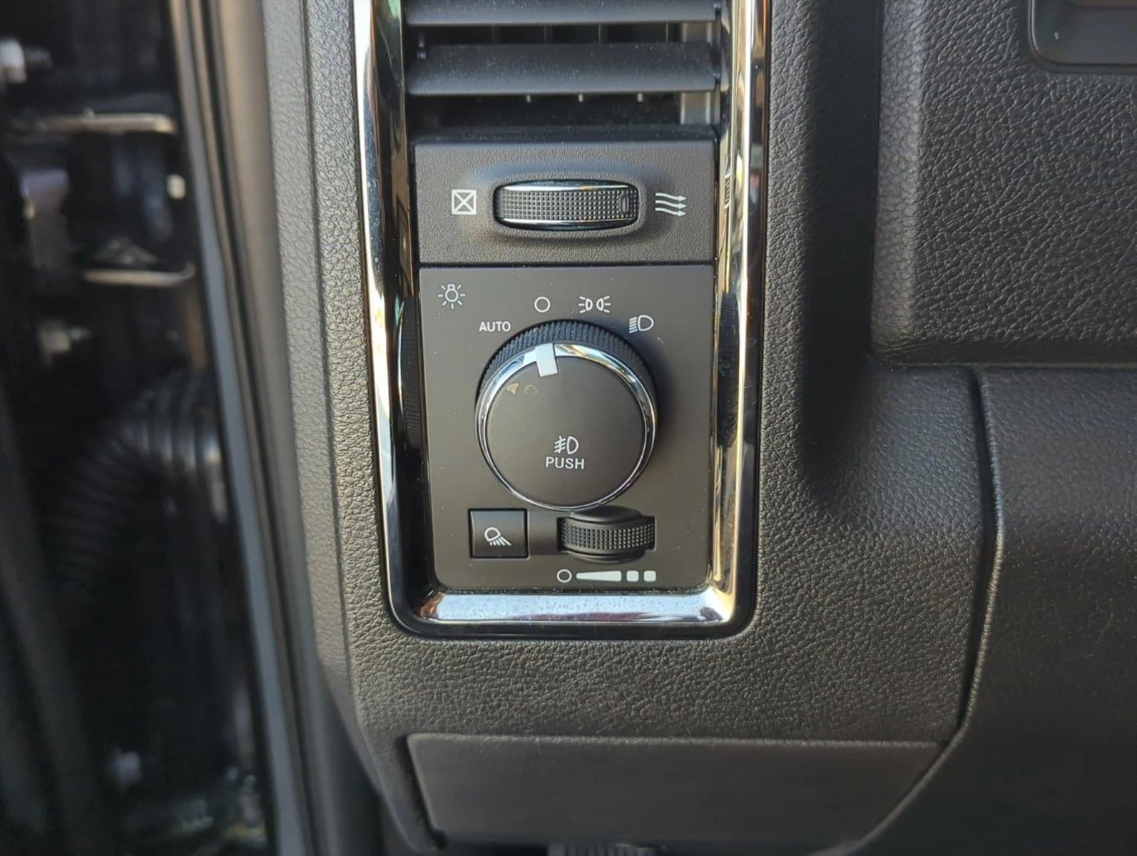 2017 RAM 1500 Night 4x4 Crew Cab 5'7" Box