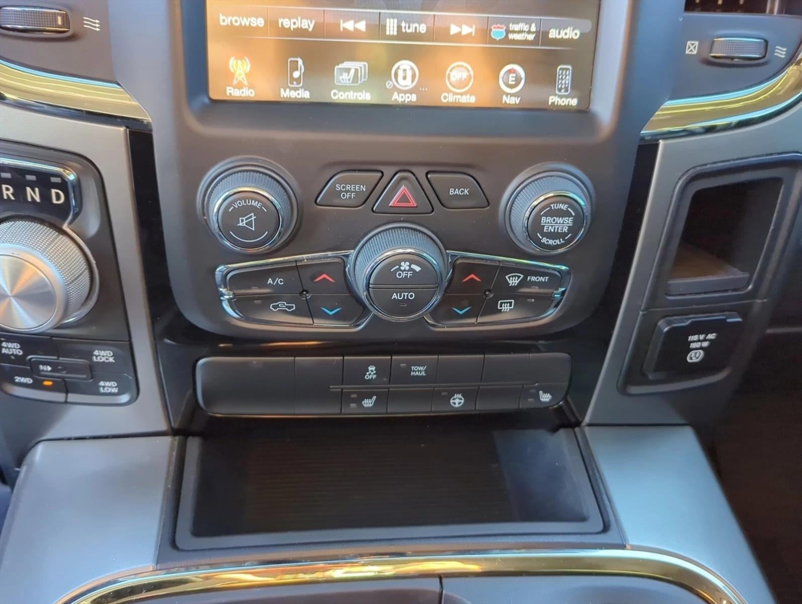 2017 RAM 1500 Night 4x4 Crew Cab 5'7" Box