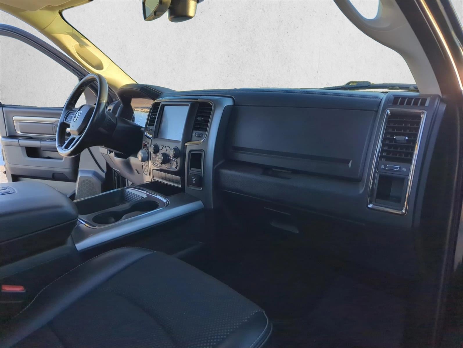 2017 RAM 1500 Night 4x4 Crew Cab 5'7" Box