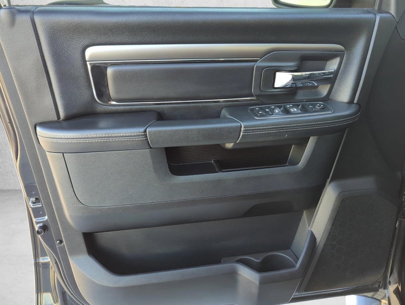 2017 RAM 1500 Night 4x4 Crew Cab 5'7" Box