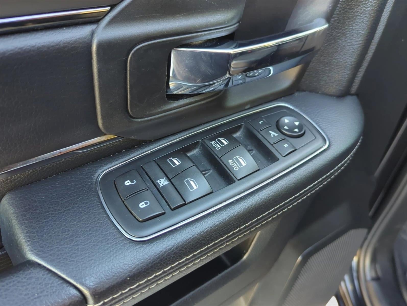 2017 RAM 1500 Night 4x4 Crew Cab 5'7" Box