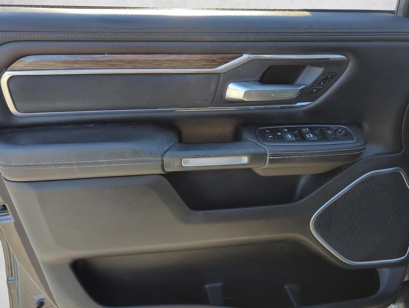 2020 RAM 1500 Laramie 4x2 Quad Cab 6'4" Box