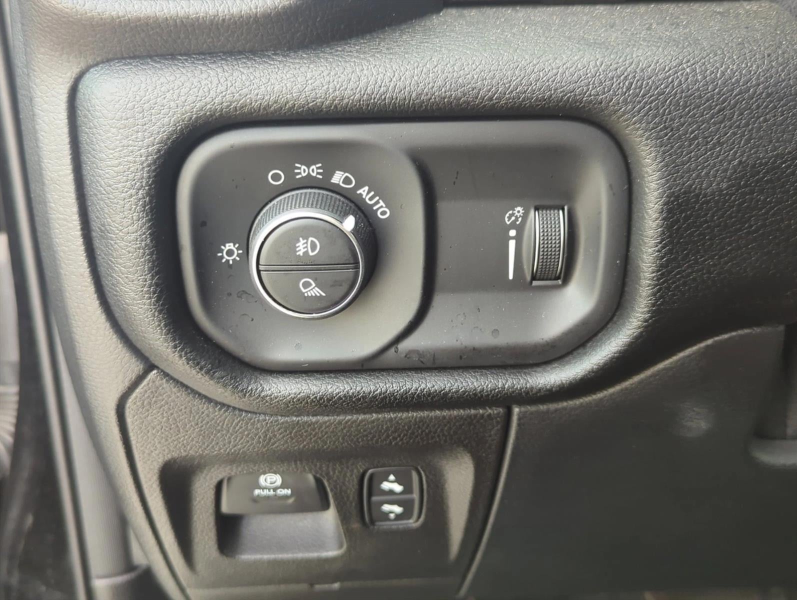 2022 RAM 1500 Big Horn 4x4 Crew Cab 6'4" Box