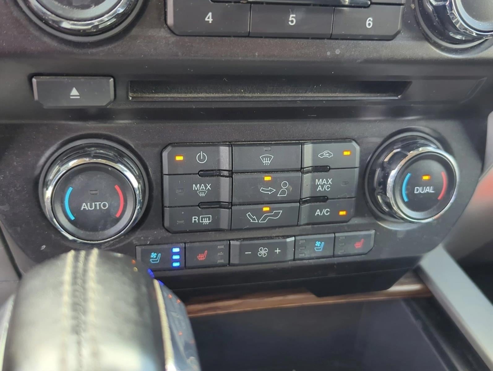 2018 Ford F-150 LARIAT 4WD SuperCrew 5.5' Box