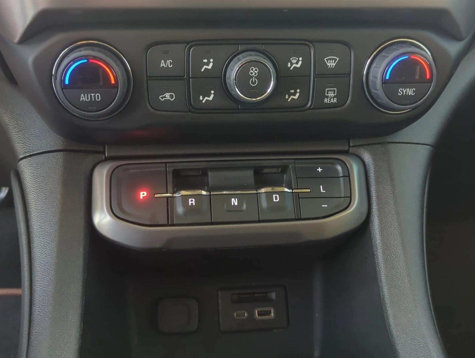 2023 GMC Acadia AWD AT4