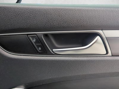 2017 Volkswagen Passat R-Line w/Comfort Pkg Auto