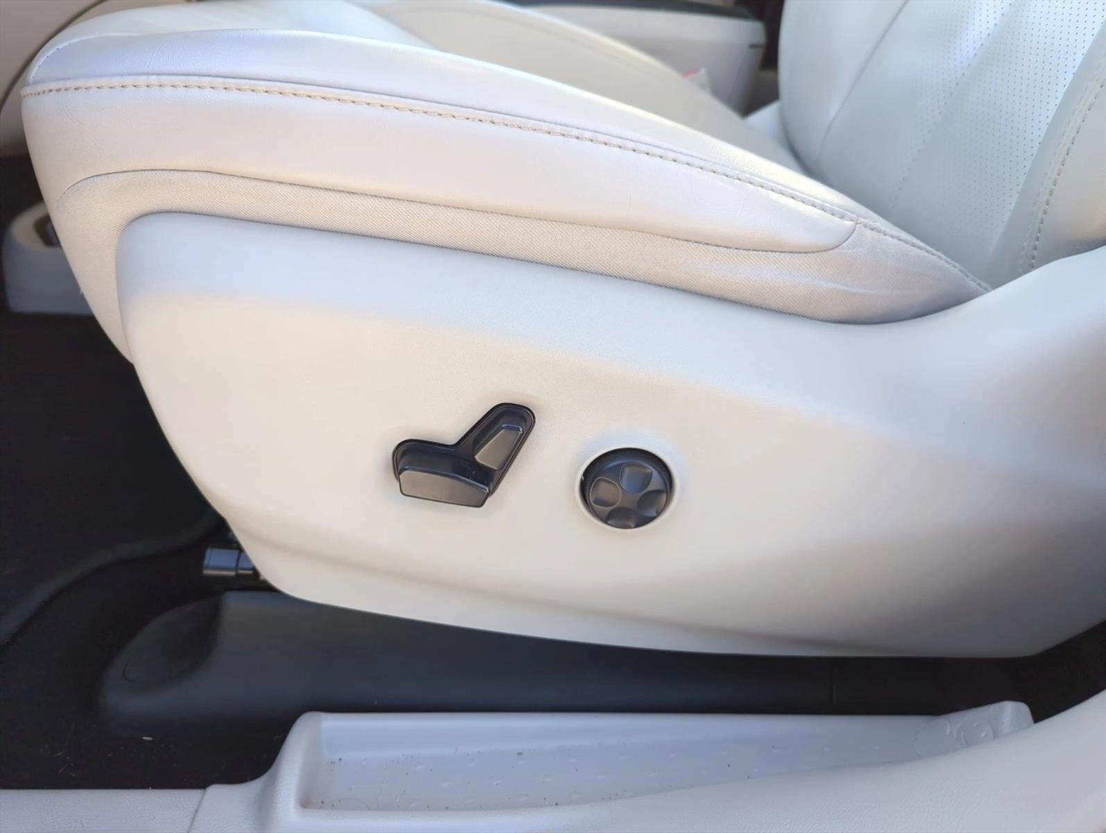 2021 Chrysler Voyager LXI FWD