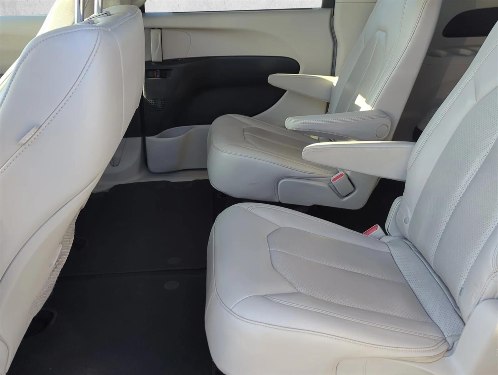 2021 Chrysler Voyager LXI FWD