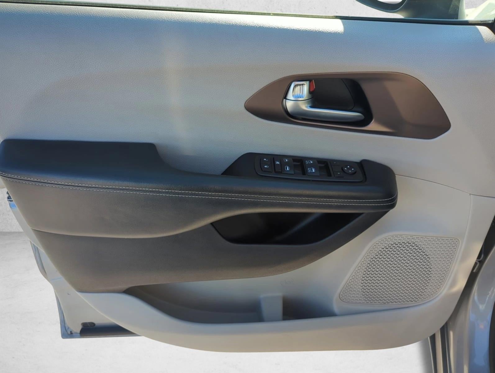 2021 Chrysler Voyager LXI FWD