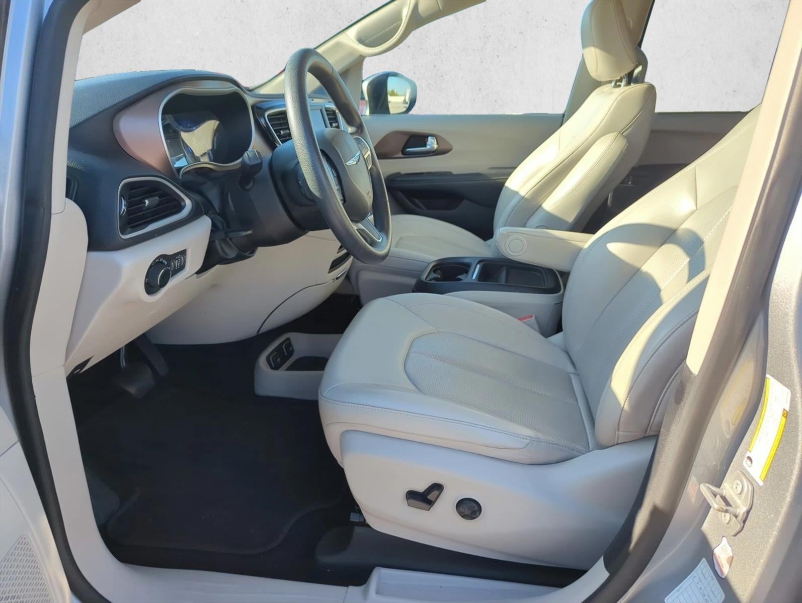 2021 Chrysler Voyager LXI FWD