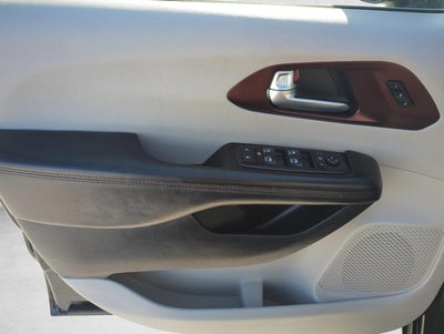 2020 Chrysler Pacifica Limited FWD