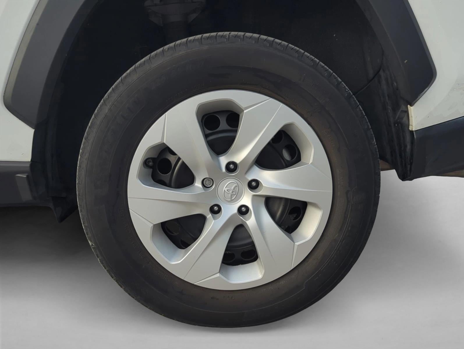2024 Toyota RAV4 LE FWD (GS)