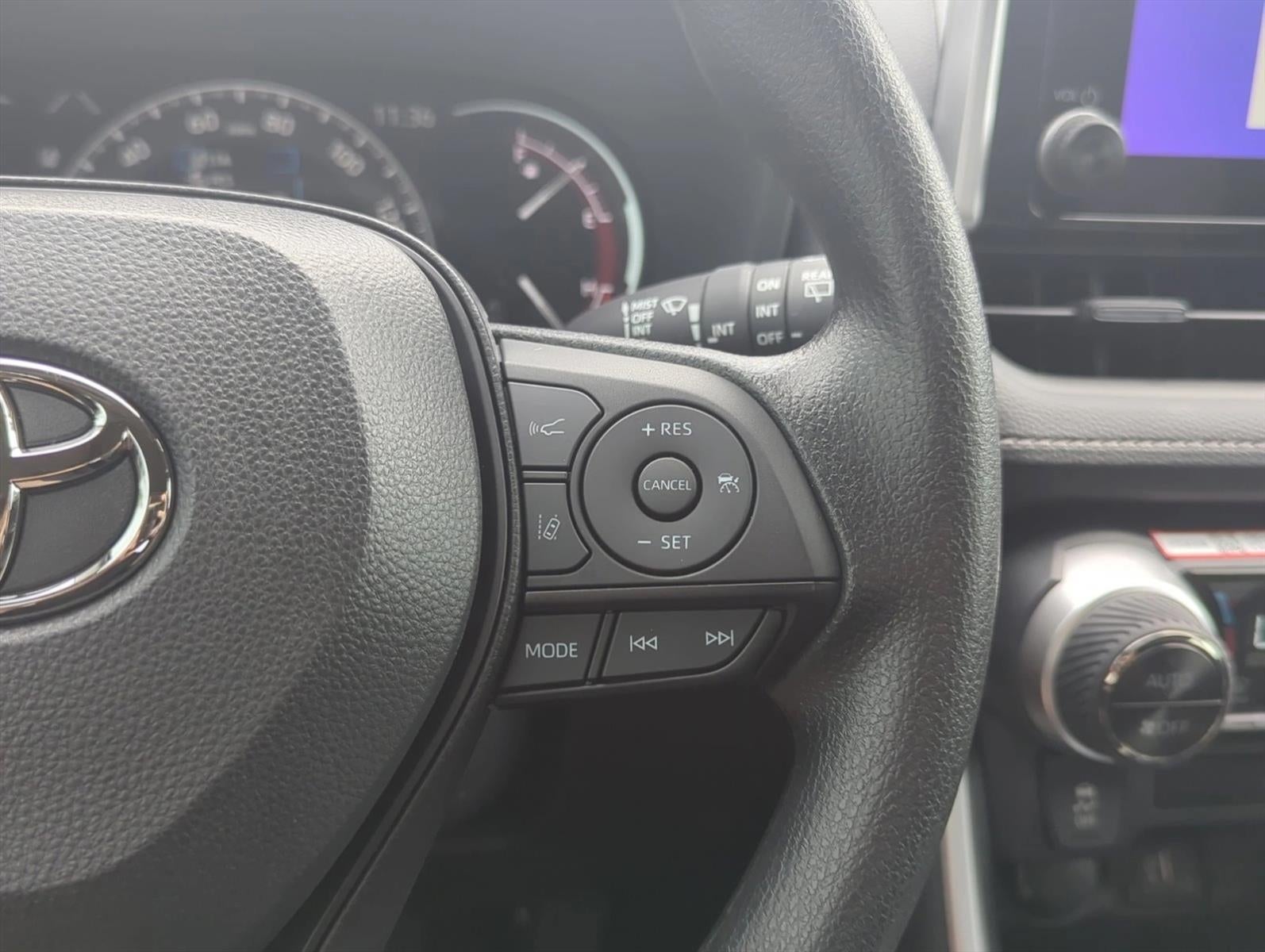 2025 Toyota RAV4 XLE FWD (GS)