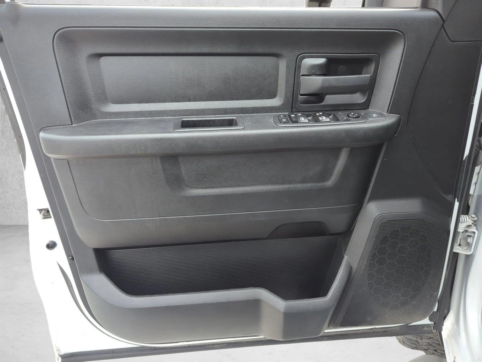 2023 RAM 3500 Tradesman 4x4 Crew Cab 8' Box