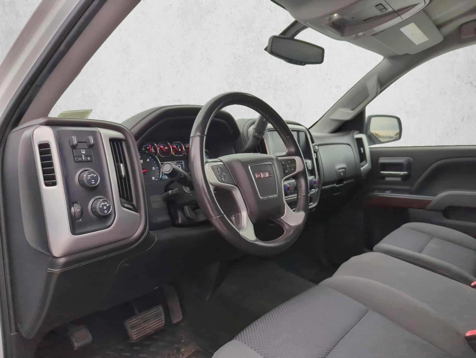 2017 GMC Sierra 1500 Crew Cab Short Box 4-Wheel Drive SLE