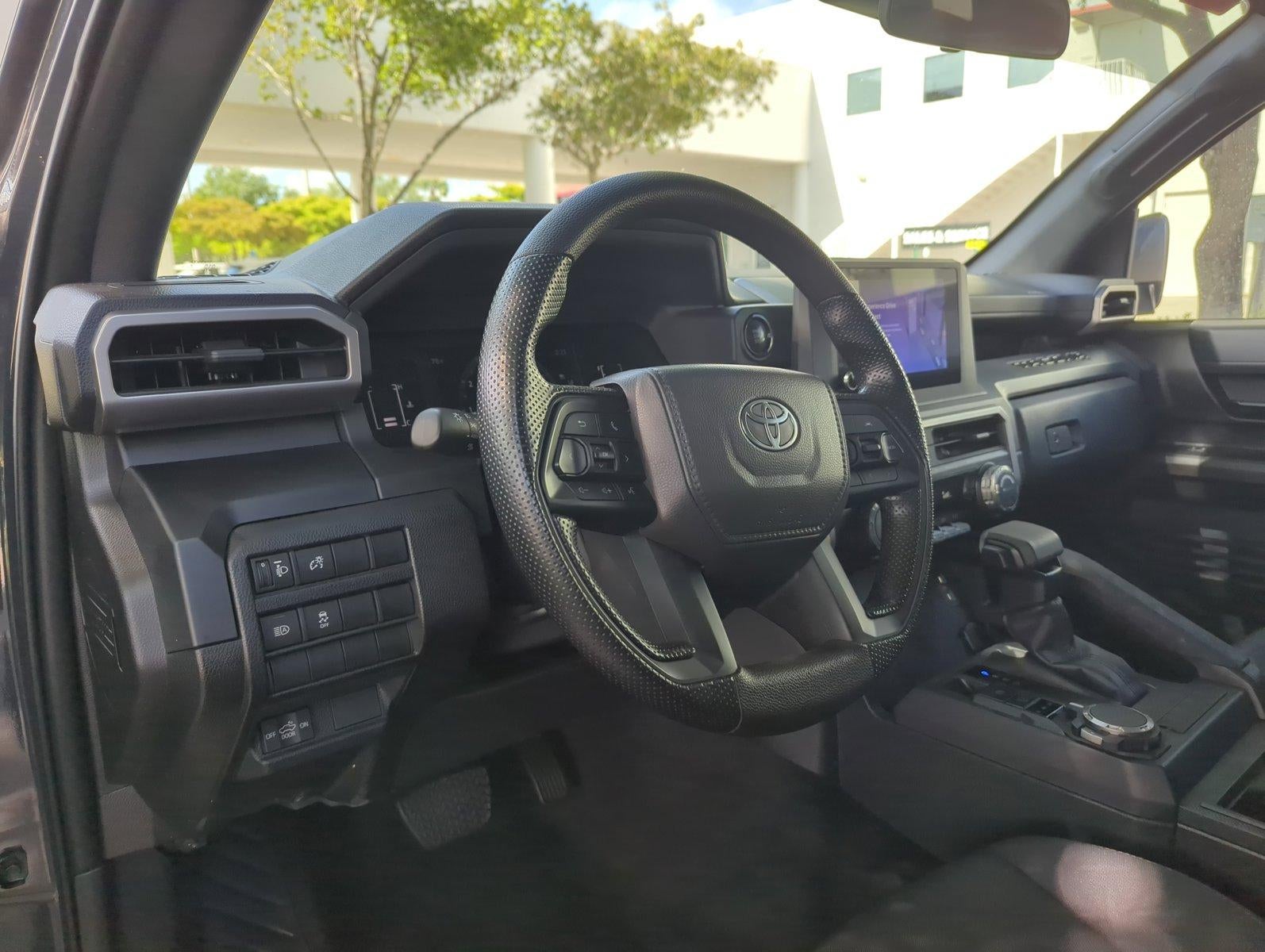 2025 Toyota Tacoma 4WD 4WD SR Double Cab 5' Bed AT (GS)