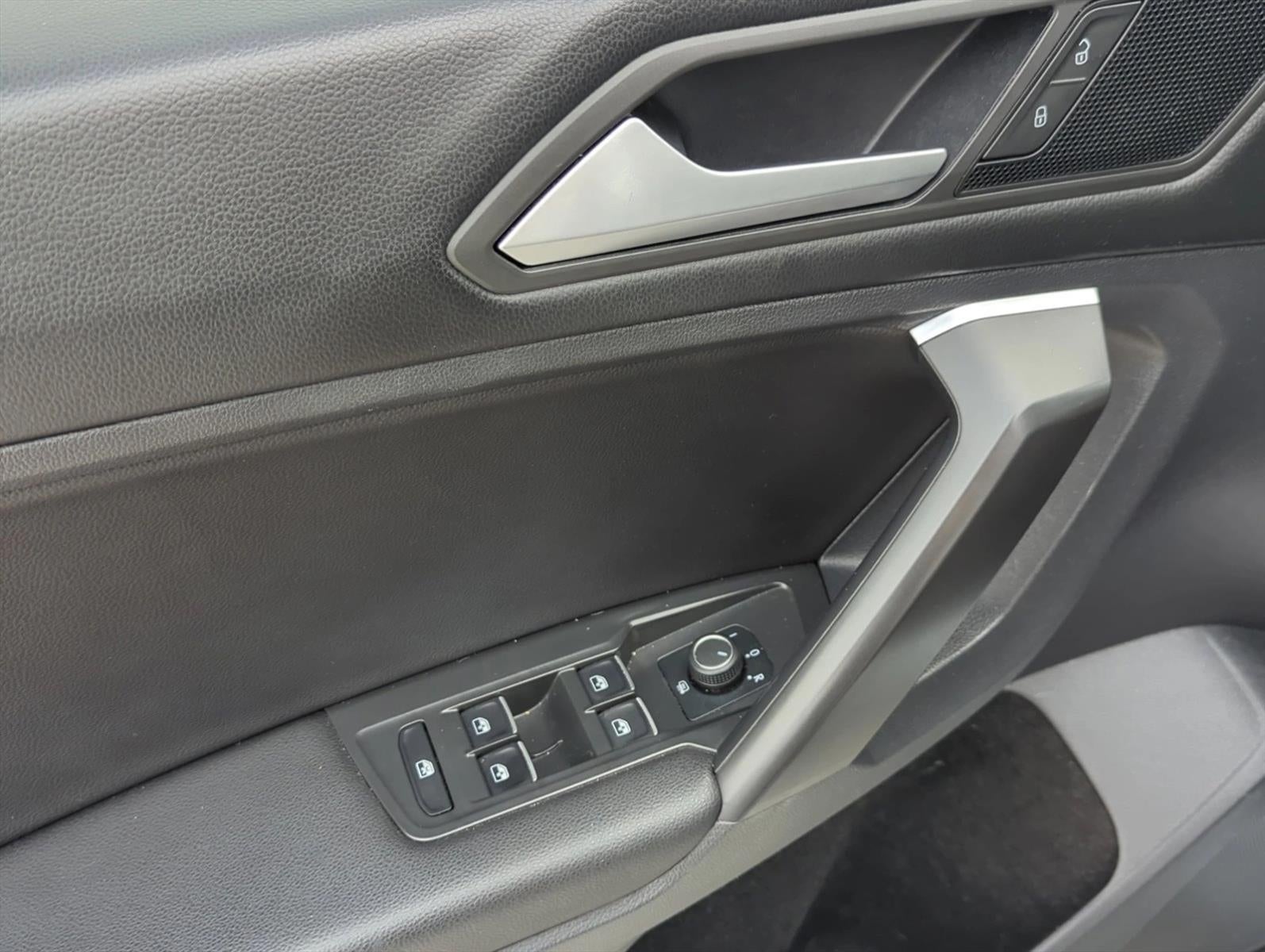 2021 Volkswagen Tiguan 2.0T SE FWD