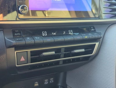 2025 Toyota Camry SE (SE)
