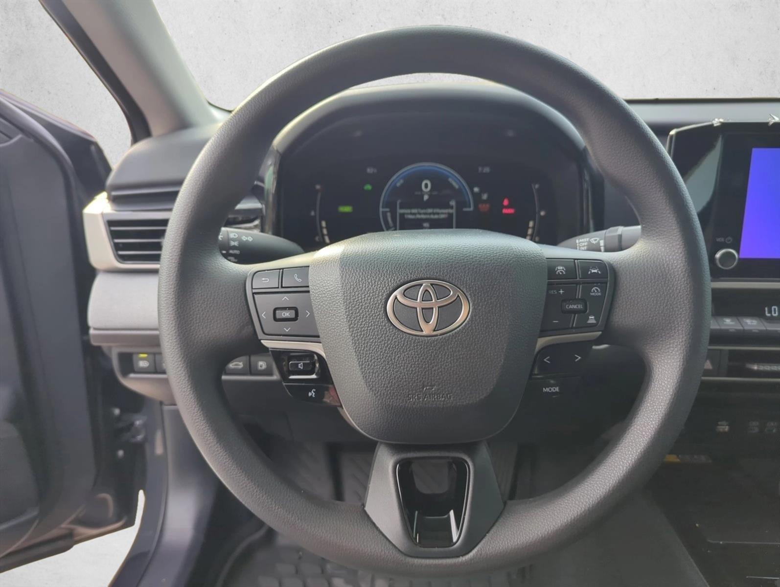 2025 Toyota Camry LE (SE)