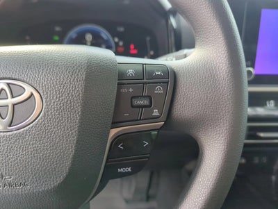 2025 Toyota Camry LE (SE)