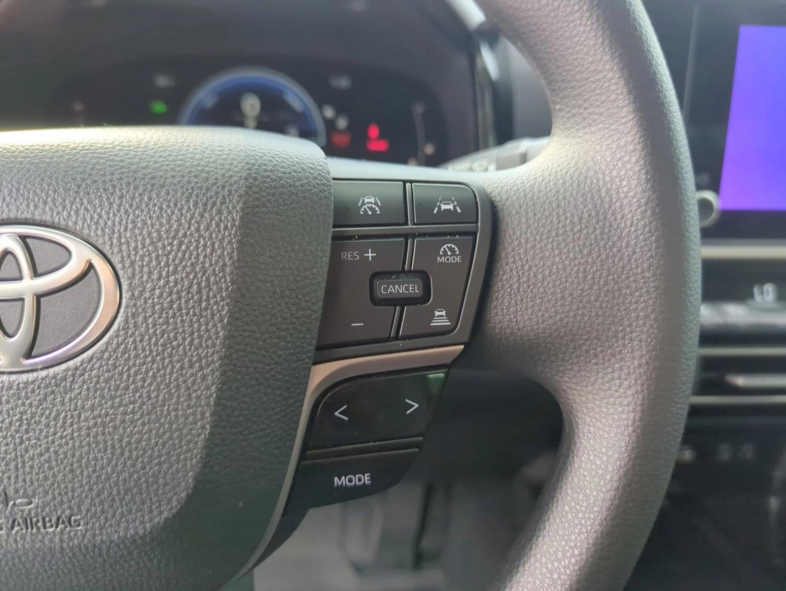 2025 Toyota Camry LE (SE)