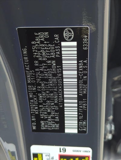 2025 Toyota Camry LE (SE)