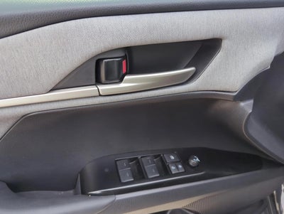 2025 Toyota Camry LE (SE)