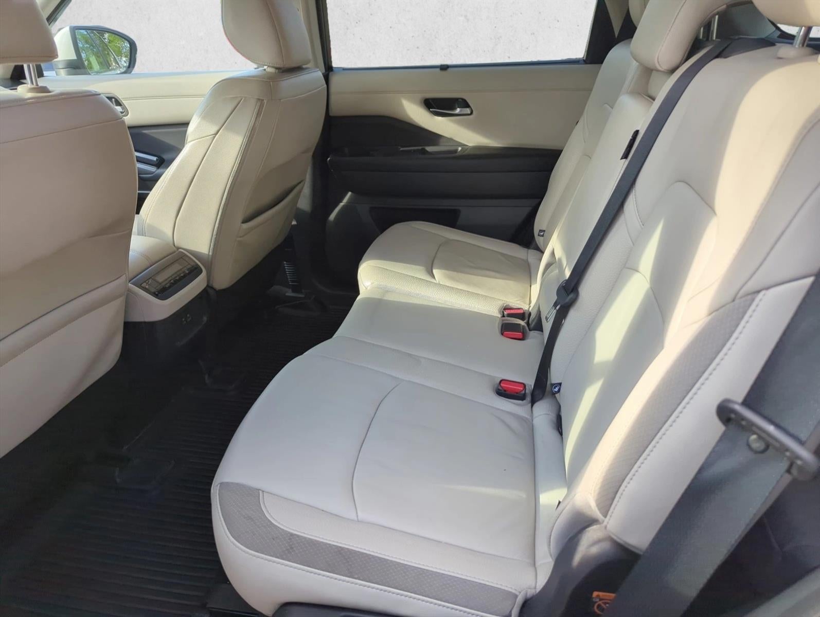 2023 Nissan Pathfinder SL 4WD