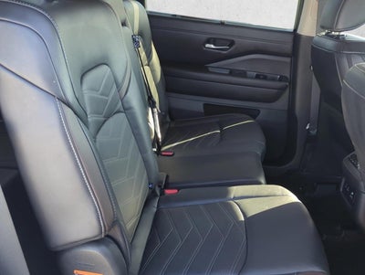 2024 Nissan Pathfinder Platinum 2WD