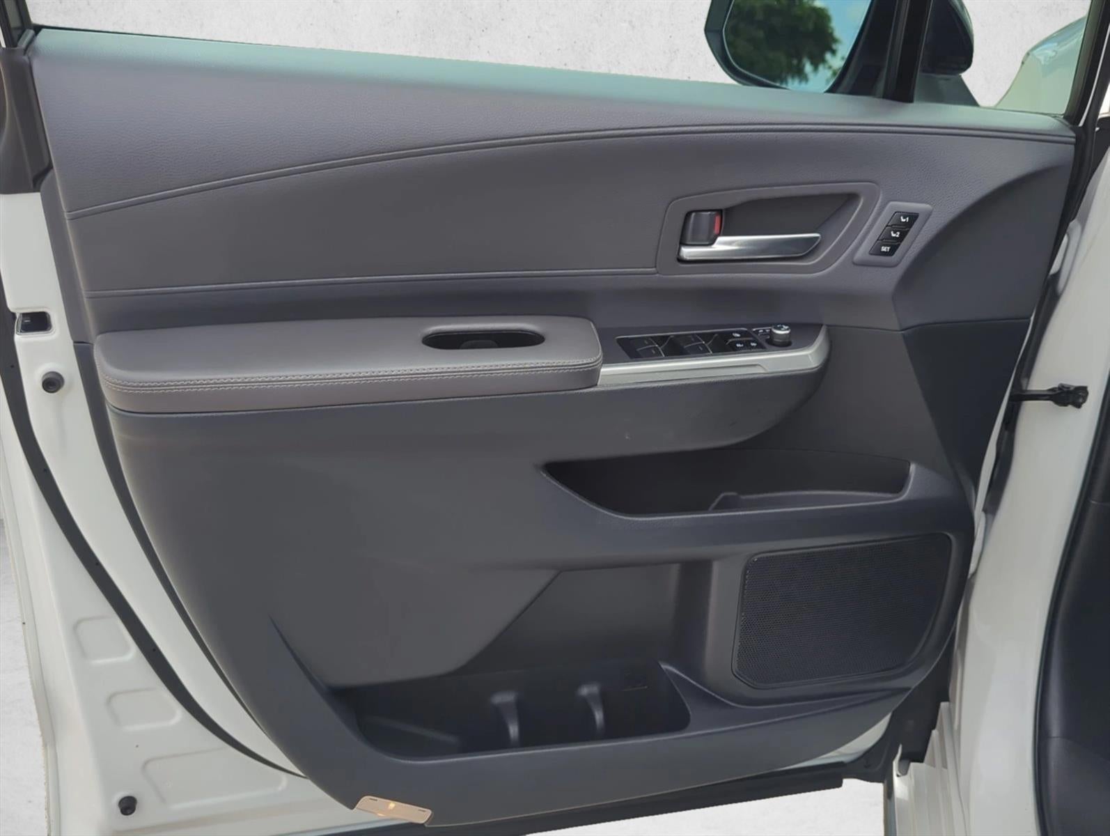 2023 Toyota Sienna XSE 25th Anniversary AWD 7-Passenger (Natl)