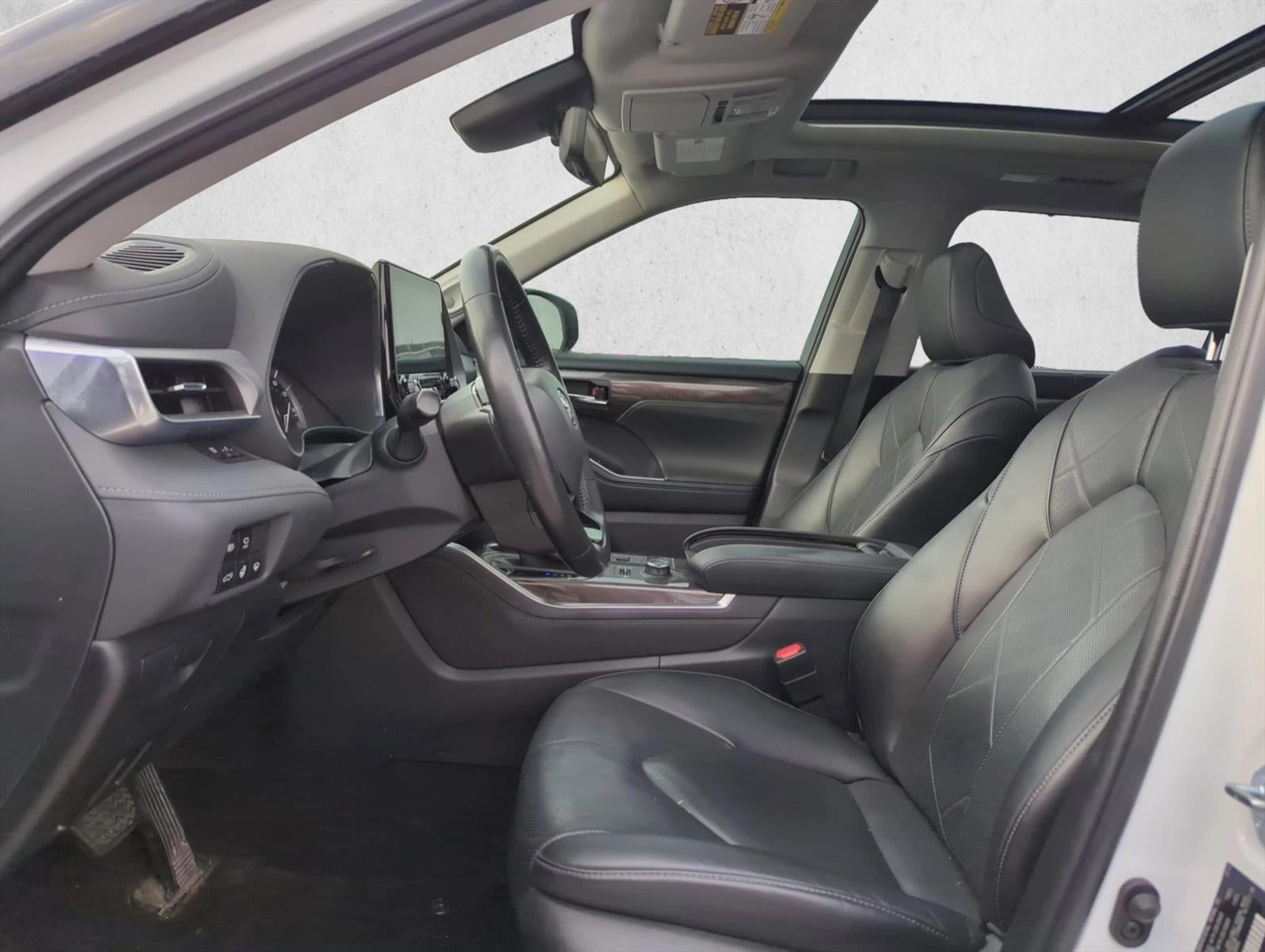 2022 Toyota Highlander Platinum AWD (Natl)