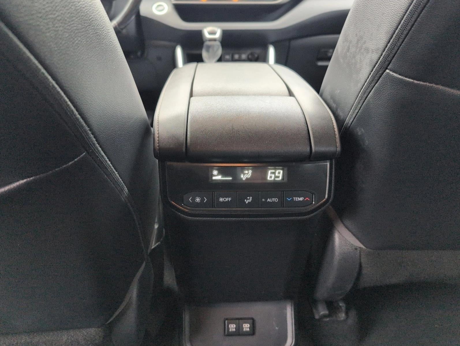 2021 Toyota Highlander XLE AWD (Natl)