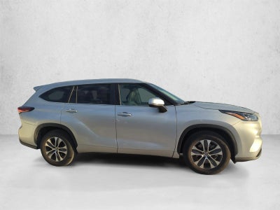 2024 Toyota Highlander XLE FWD (Natl)