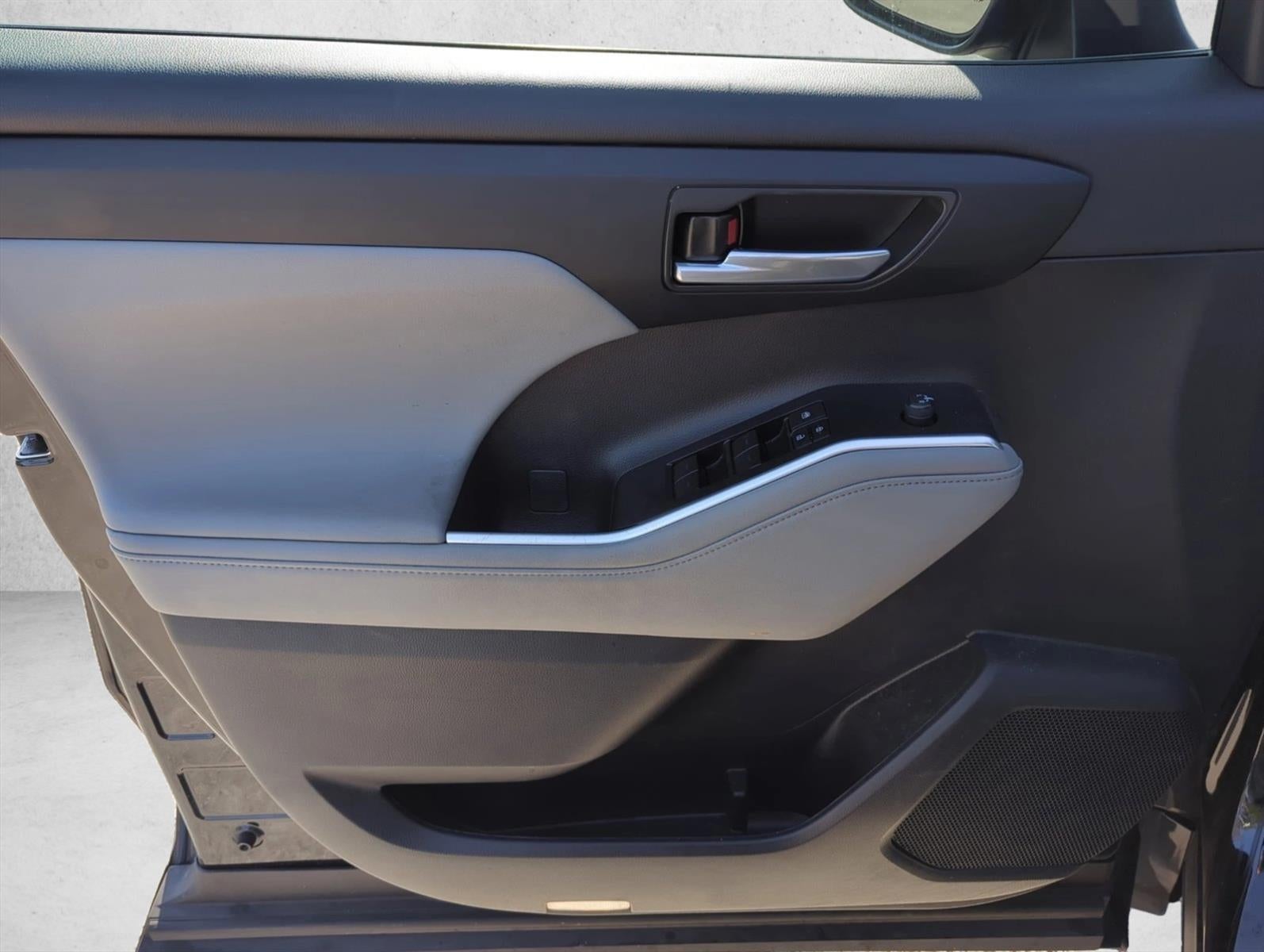 2023 Toyota Highlander XLE FWD (Natl)