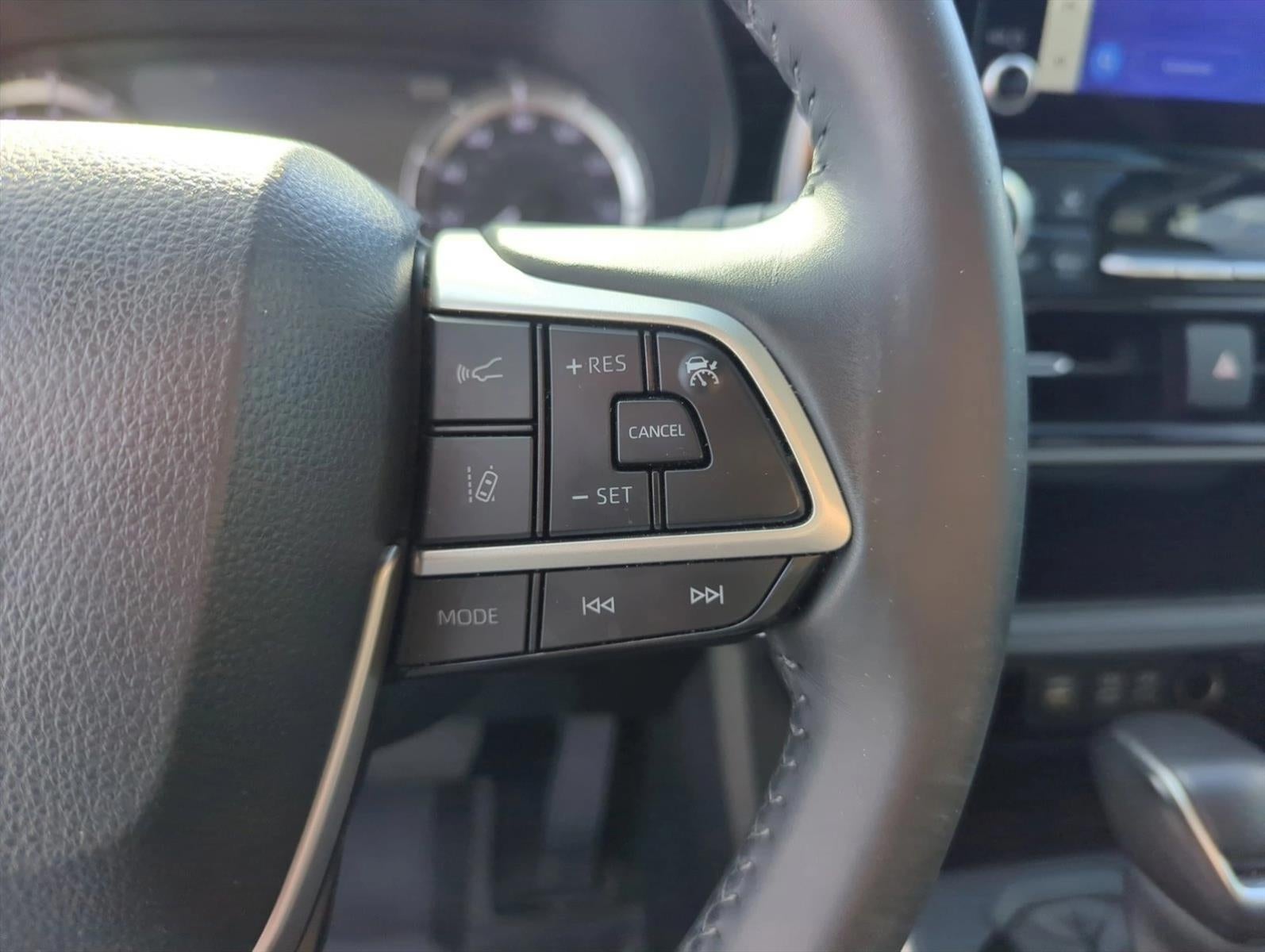 2024 Toyota Highlander LE FWD (GS)
