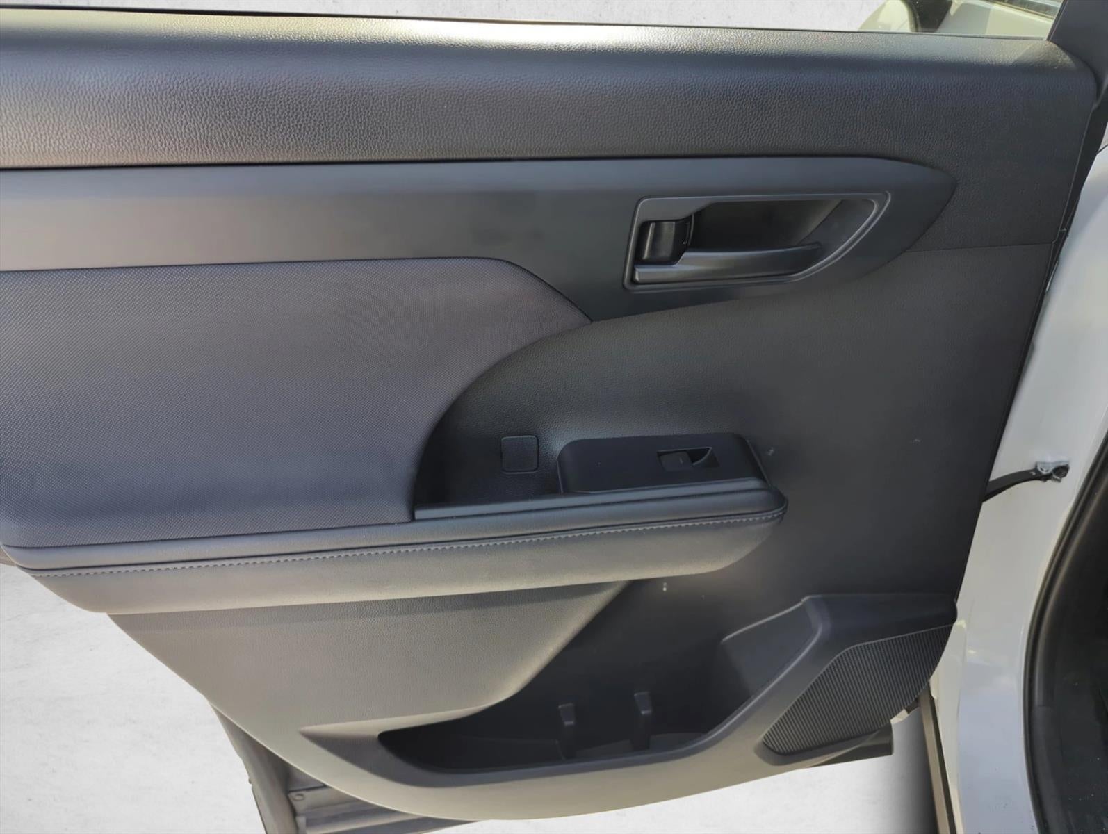 2024 Toyota Highlander LE FWD (GS)