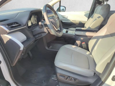 2025 Toyota Sienna XLE FWD 8-Passenger (Natl)