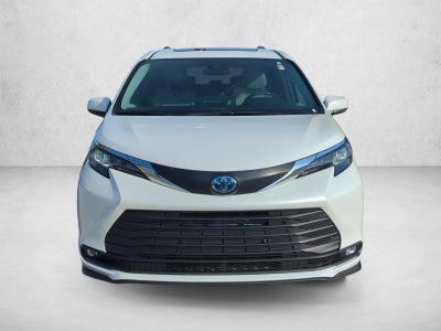 2025 Toyota Sienna XLE FWD 8-Passenger (Natl)