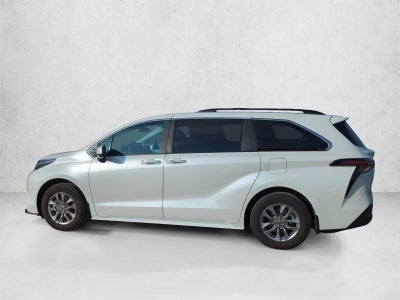 2025 Toyota Sienna XLE FWD 8-Passenger (Natl)