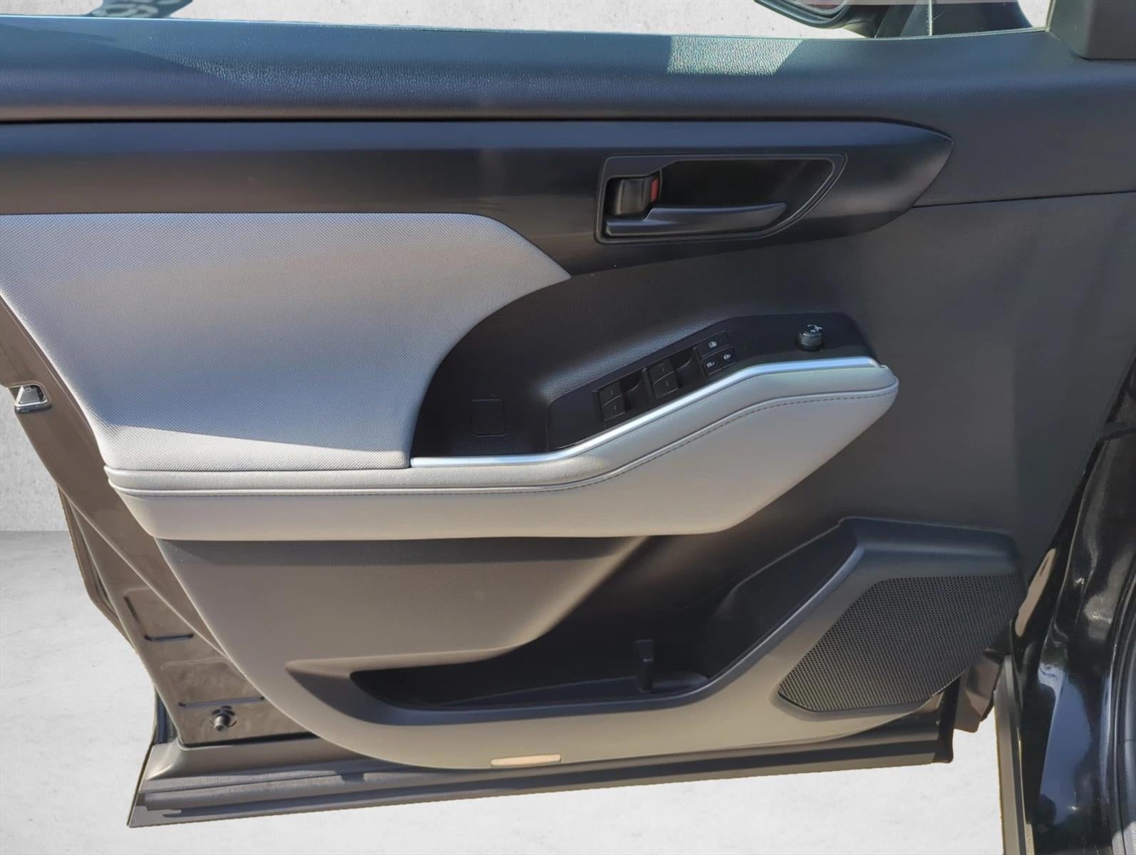 2020 Toyota Highlander LE FWD (GS)