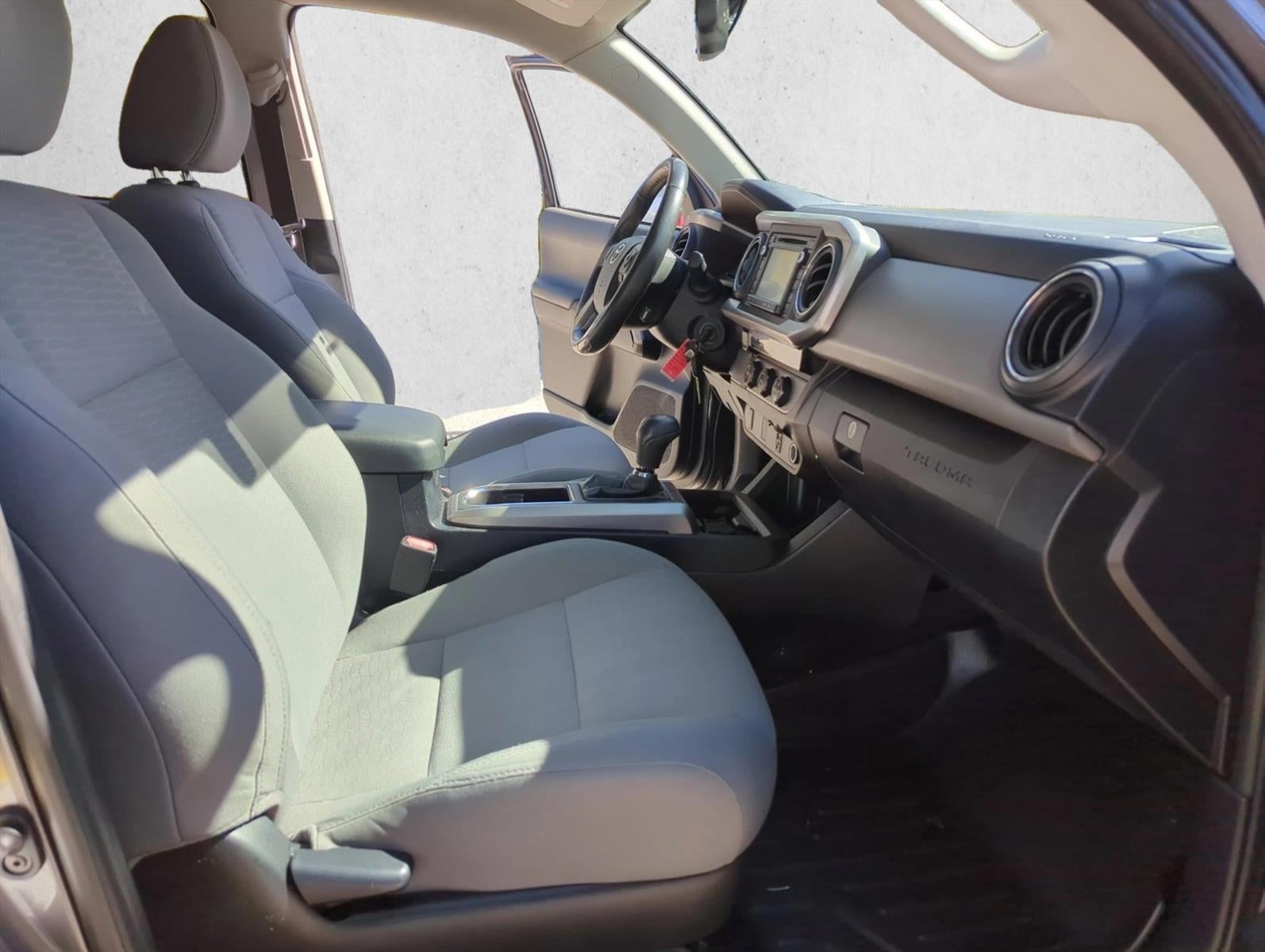 2017 Toyota Tacoma SR5 Double Cab 5' Bed V6 4x2 AT (GS)