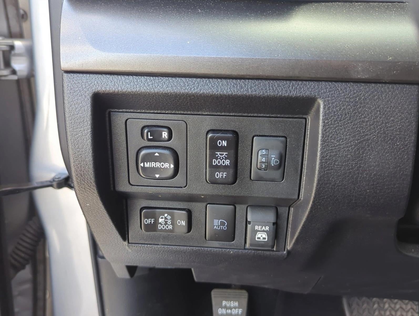 2021 Toyota Tundra 2WD 2WD SR5 CrewMax 5.5' Bed 5.7L (SE)