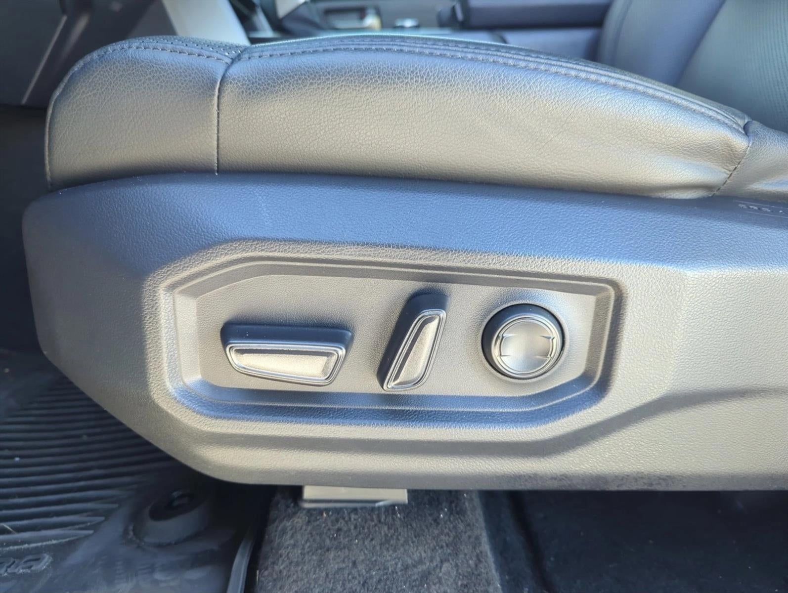 2025 Toyota Tundra 4WD 4WD SR5 CrewMax 5.5' Bed (SE)