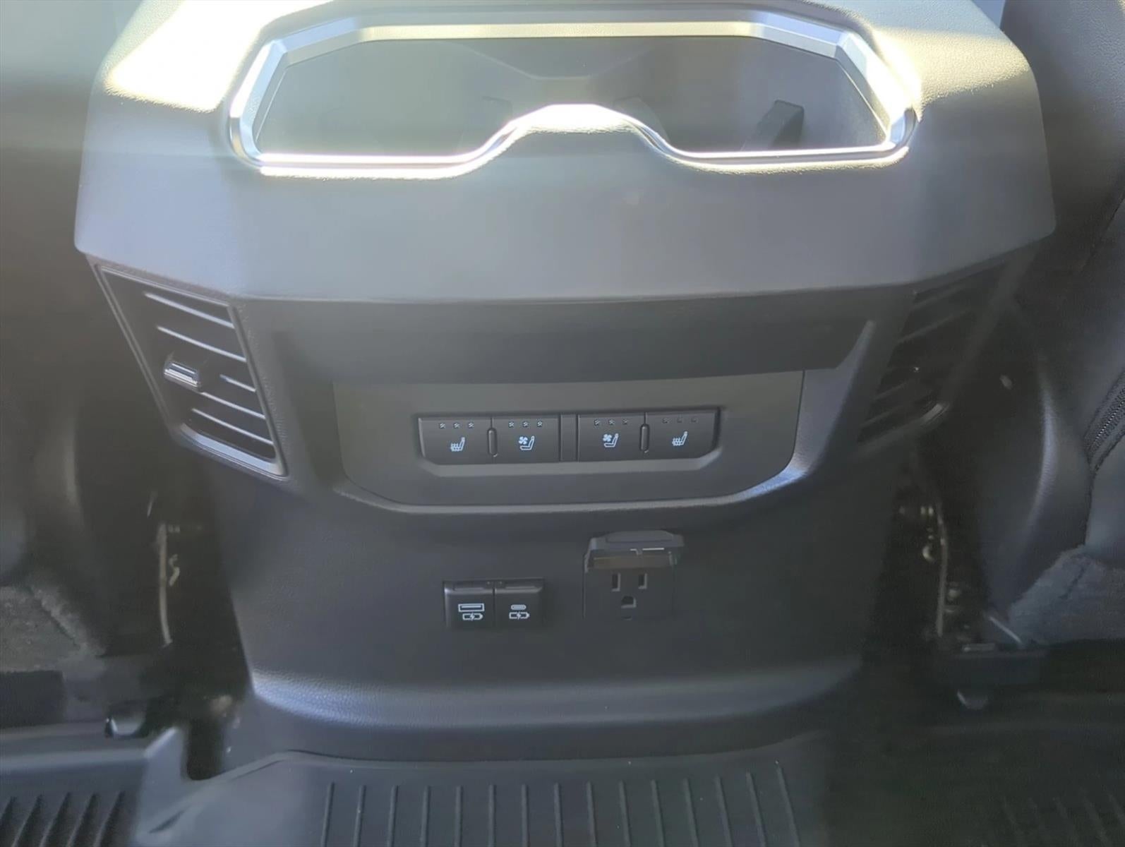 2024 Toyota Tundra 4WD 4WD Platinum CrewMax 5.5' Bed (Natl)