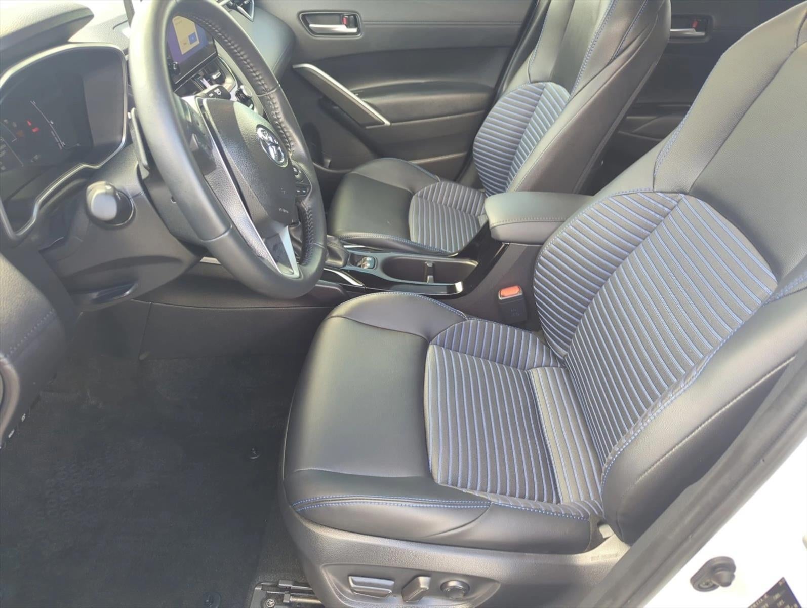 2025 Toyota Corolla Cross Hybrid XSE 4WD (Natl)